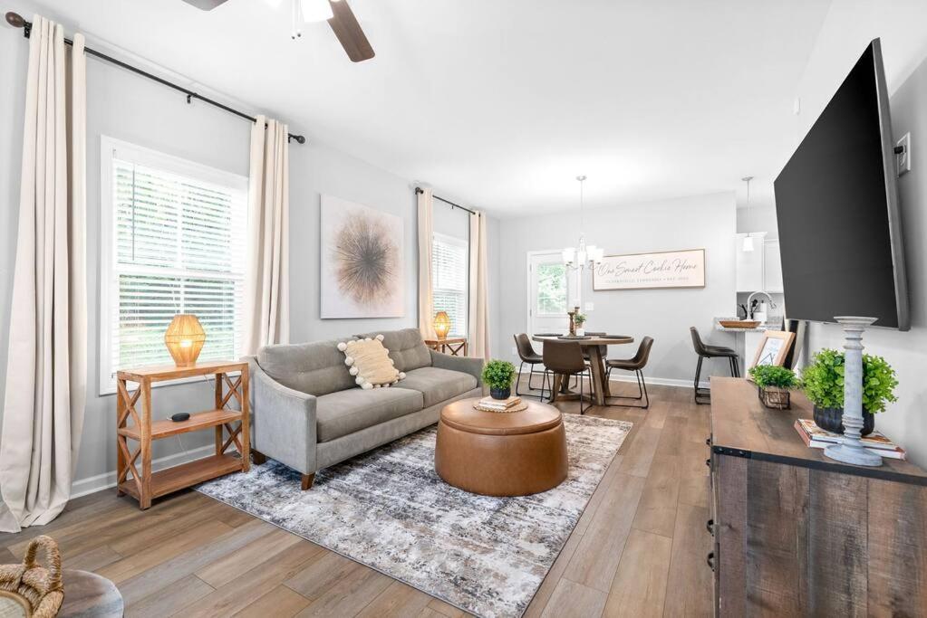 One-Of-A-Kind Smart, Cookie Themed Home For Up To 6 克拉克斯维尔 外观 照片
