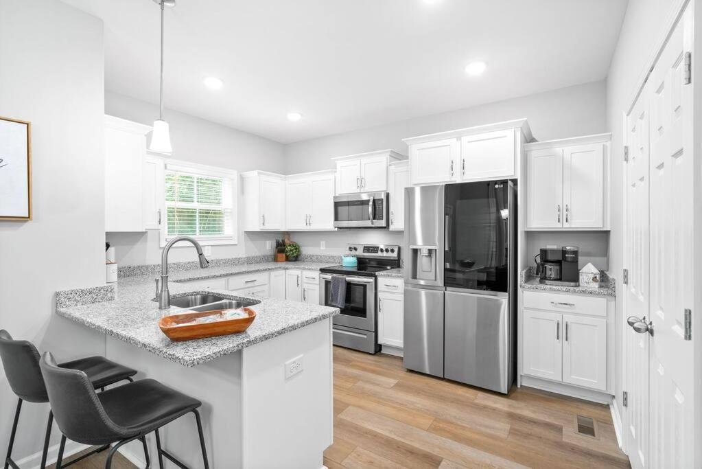 One-Of-A-Kind Smart, Cookie Themed Home For Up To 6 克拉克斯维尔 外观 照片