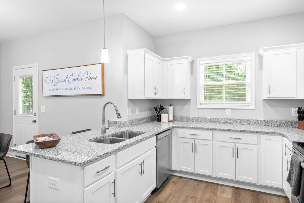 One-Of-A-Kind Smart, Cookie Themed Home For Up To 6 克拉克斯维尔 外观 照片