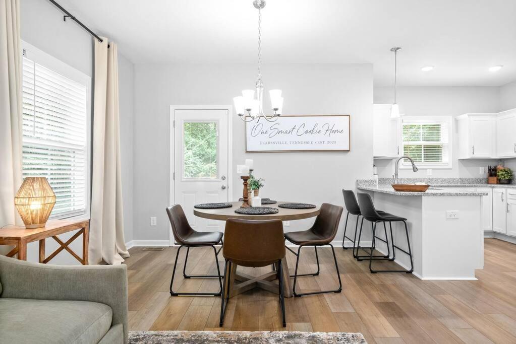One-Of-A-Kind Smart, Cookie Themed Home For Up To 6 克拉克斯维尔 外观 照片